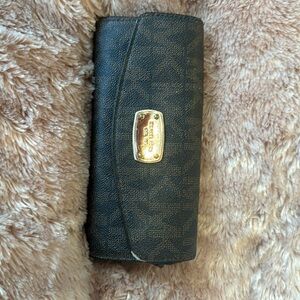 Michael Kors wallet to sell - 30$